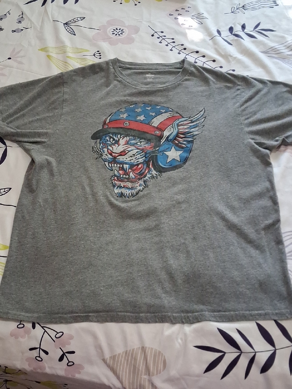 CELEBRATE PATRIOTIC T SHIRT  XL(46-48)